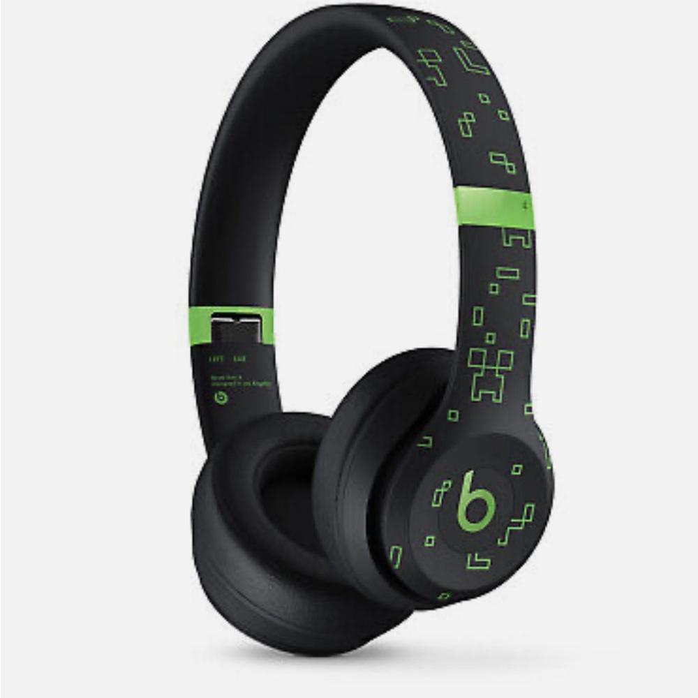 Beats Solo 4 Bluetooth Wireless Headphones - Minecraft Special Edition - Black